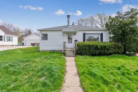 1410 Tremont St, Cedar Falls, IA 50613