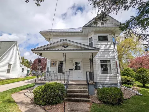 105 4 Ave NW, Waukon, IA 52172