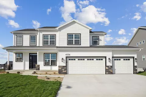 4336 Blair Ridge Rd, Cedar Falls, IA 50613