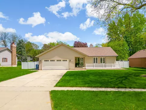 907 Sheridan Rd, Waterloo, IA 50701