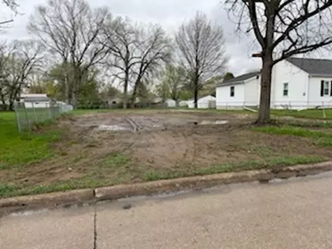 617 End Ave, Evansdale, IA 50707