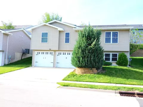 2109 Bald Eagle Ct, Dubuque, IA 52001 photo 2