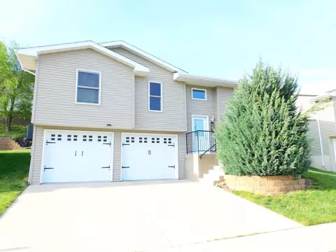2109 Bald Eagle Ct, Dubuque, IA 52001