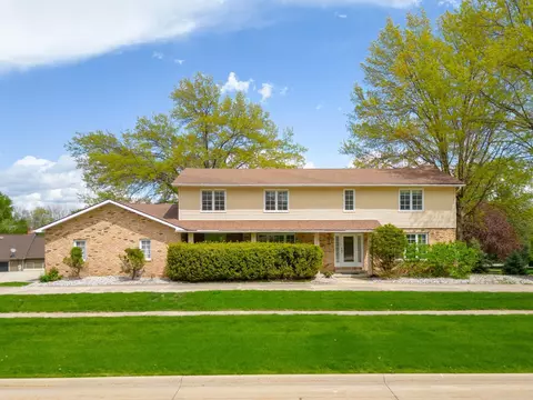 2915 Minnetonka Dr, Cedar Falls, IA 50613
