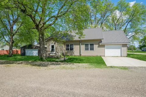 118 S 3rd St, Quasqueton, IA 52326