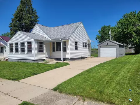 205 5th St NW, Oelwein, IA 50662