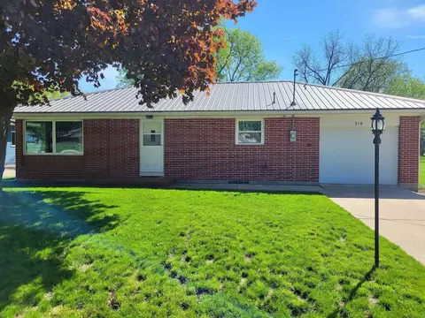 318 Lakeshore Dr, Nashua, IA 50658
