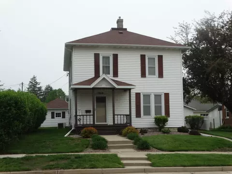 303 NE 2nd St, Waukon, IA 52172