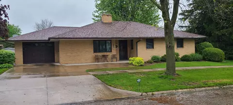 235 Oak Dr, Postville, IA 52162