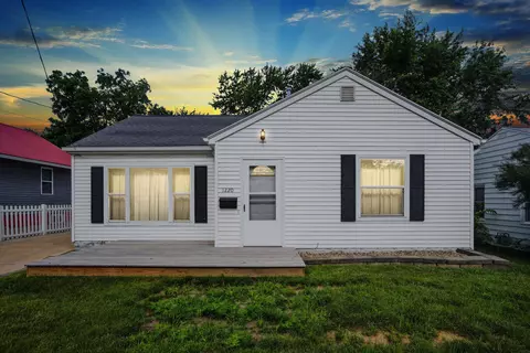 1220 Hammond Ave, Waterloo, IA 50702