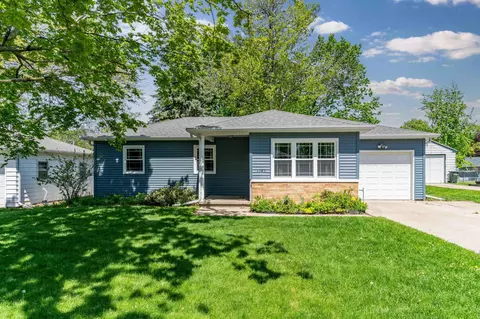 1141 Loretta Ave, Waterloo, IA 50702