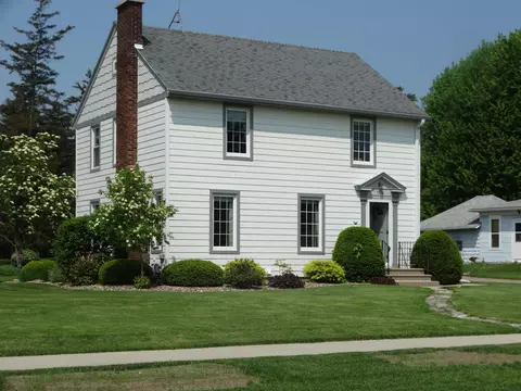 504 Allamakee St, Waukon, IA 52172