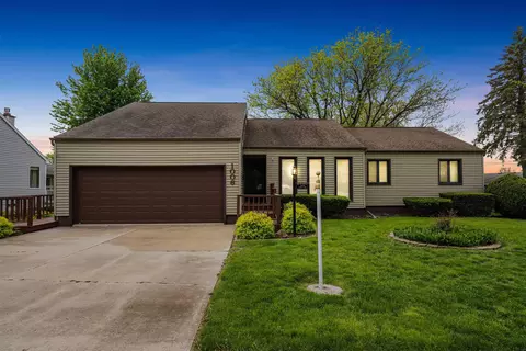 1006 L Ave, Grundy Center, IA 50638