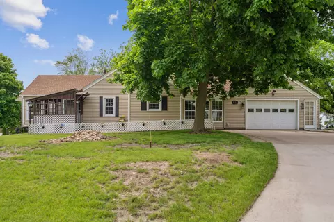 111 NE 12th Ave, Independence, IA 50644