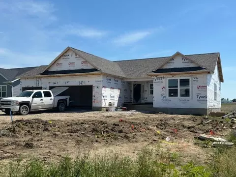 1346 Partridge Ln, Waterloo, IA 50701