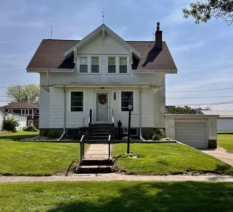 604 West St, Reinbeck, IA 50669