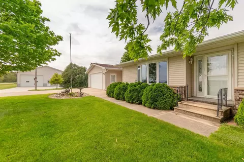 8701 Indian Creek Rd, Jesup, IA 50648