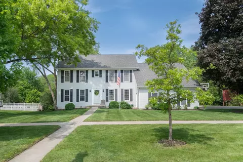 2111 Minnetonka Dr, Cedar Falls, IA 50613