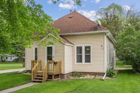 613 3rd Ave SW, Oelwein, IA 50662