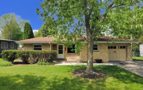 114 E 21st St, Cedar Falls, IA 50613