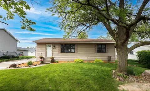 4016 Matthew Dr, Waterloo, IA 50701