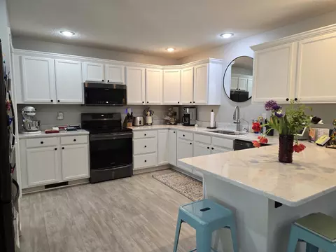 211 Painter St #2, Decorah, IA 52101 photo 8