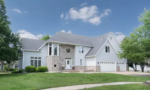 3548 Muirfield Dr, Waterloo, IA 50701