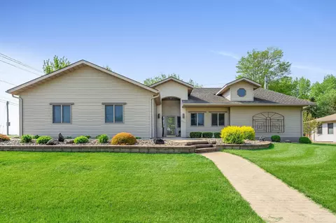 637 Rural St, New Hampton, IA 50659