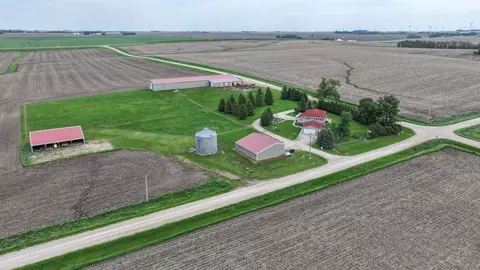 33979 245th St, Eldora, IA 50627