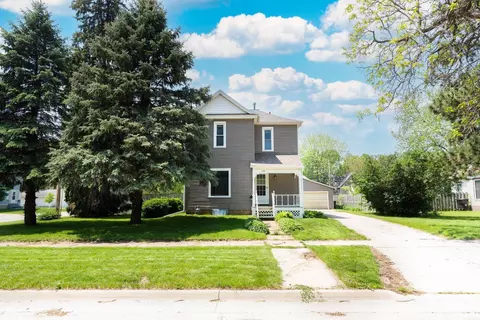 1121 Grove St, Cedar Falls, IA 50613