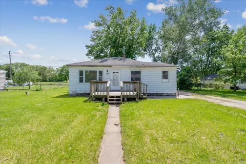 220 Michigan Ave, Elk Run Heights, IA 50707