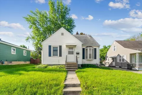 2415 W 3rd St, Waterloo, IA 50701