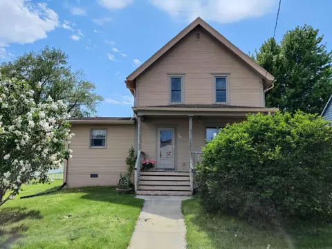 725 Railroad St, Ridgeway, IA 52165
