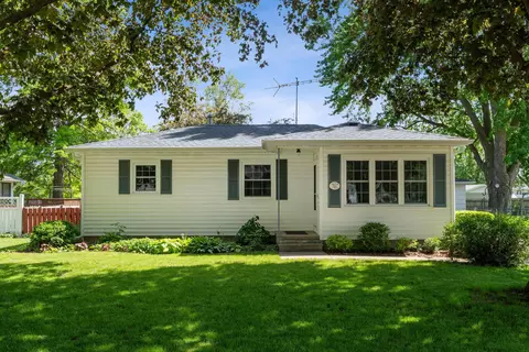 241 Marie Ave, Elk Run Heights, IA 50707