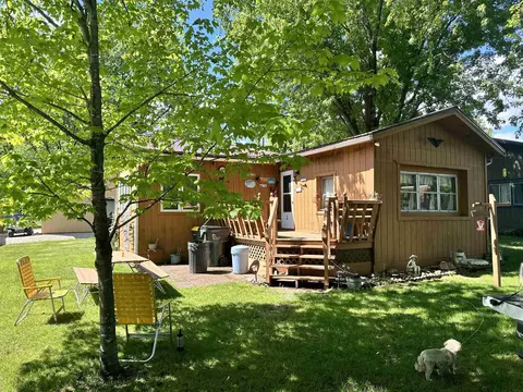 216 S 3rd St, Harpers Ferry, IA 52146