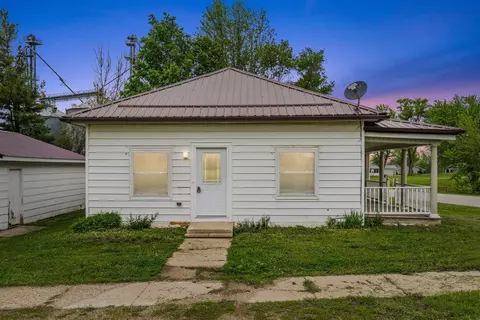 698 Fulton St, Arlington, IA 50606