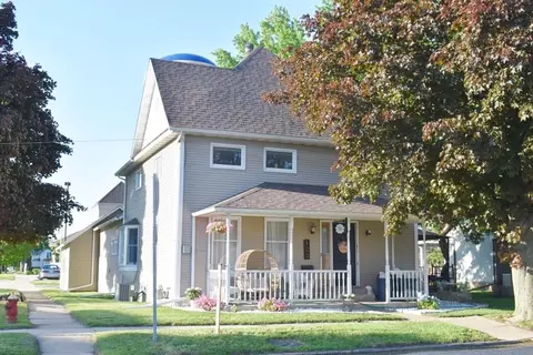 120 W 2nd St, Sumner, IA 50674