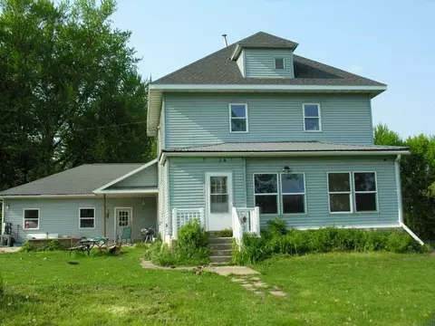 9153 Oak Ave, Cresco, IA 52136