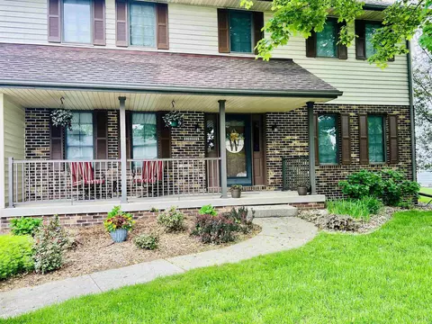 1601 Knoll Ridge Dr, Waverly, IA 50677