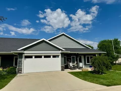 702 E Water St #4, Decorah, IA 52101