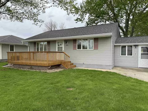 924 9th St, Jesup, IA 50648