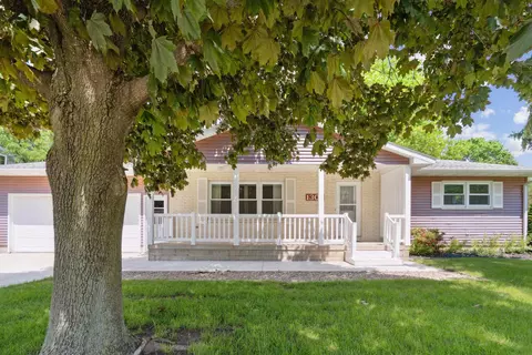 1302 Grandview Ave, Waverly, IA 50677