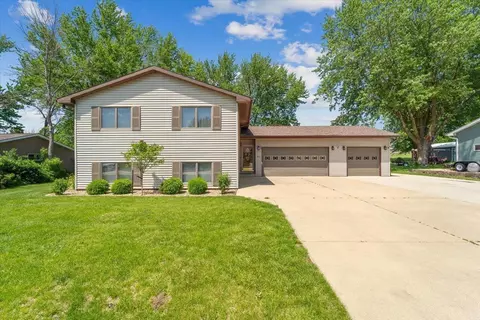 841 5th Street S E, Oelwein, IA 50662