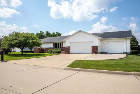 1012 E Donald Dr, Dunkerton, IA 50626