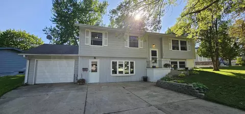 106 Highland Ave, Charles City, IA 50616