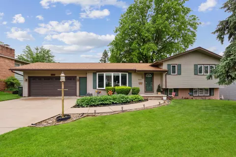 3001 Saratoga Dr, Waterloo, IA 50702