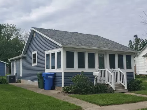 415 W 2nd Ave, Cresco, IA 52136