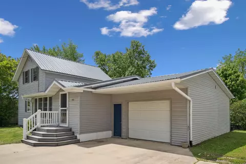 155 S 175 S 3rd St, Maynard, IA 50655 photo 2