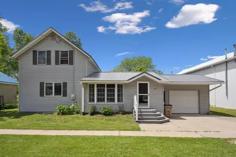 155 S 175 S 3rd St, Maynard, IA 50655