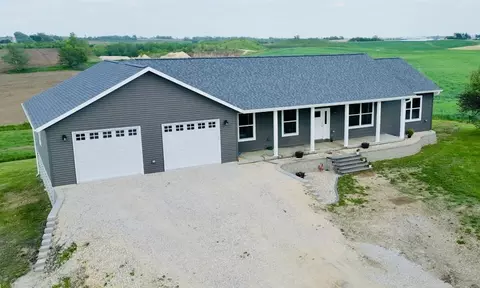 901 Pole Line Rd, Postville, IA 52162